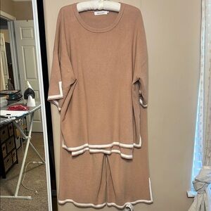 XLG Anrabess Taupe Two-Piece Knit Set with White Trim